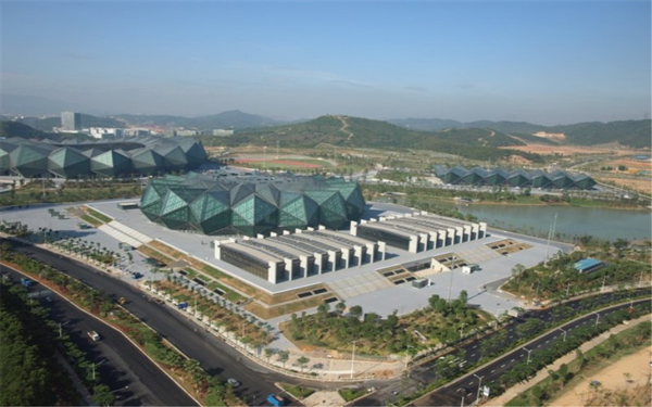 深圳大運中心清水建筑